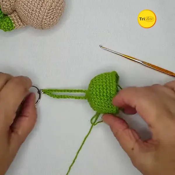 Receita de Amigurumi Chaveiro Baby Yoda - PDF Ilustrado 2