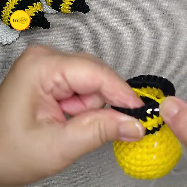 Receita de Amigurumi Chaveiro Abelinha - PDF Ilustrado 2