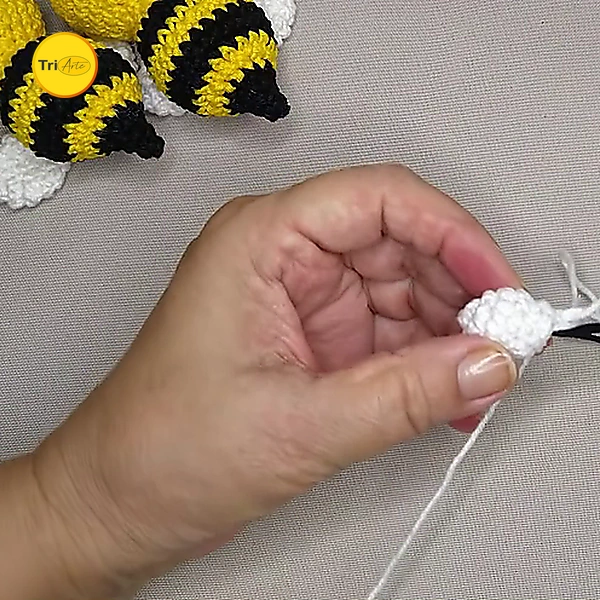 Receita de Amigurumi Chaveiro Abelinha - PDF Ilustrado 3