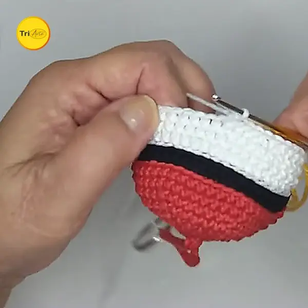 Receita de Amigurumi Chaveiro Pokébola - PDF Ilustrado 2